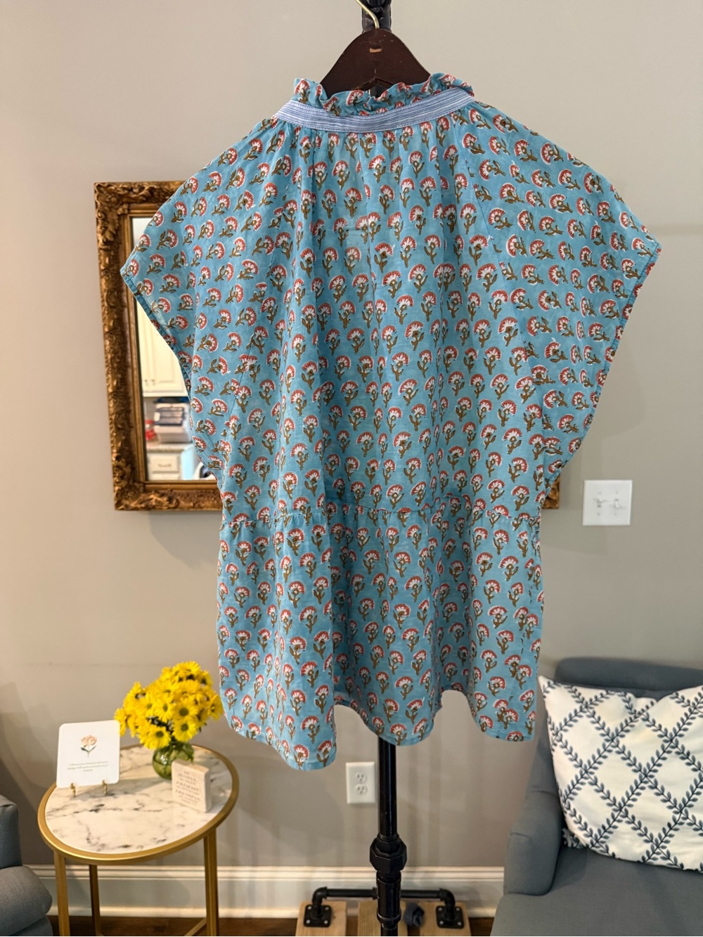 THML Aqua Floral Scalloped V-Neck Cap Sleeve Top - Picture 3 of 3